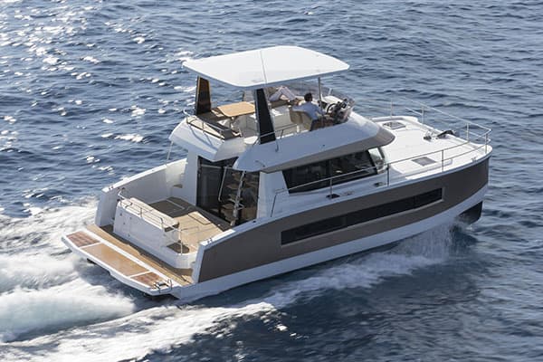 Fountaine Pajot skippers.ch motor